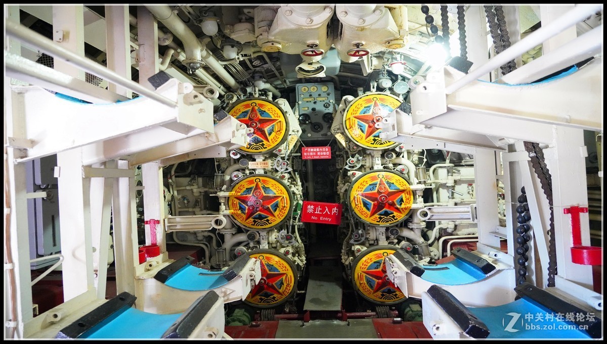 中国第一艘可参观的     旅顺号033型潜艇，