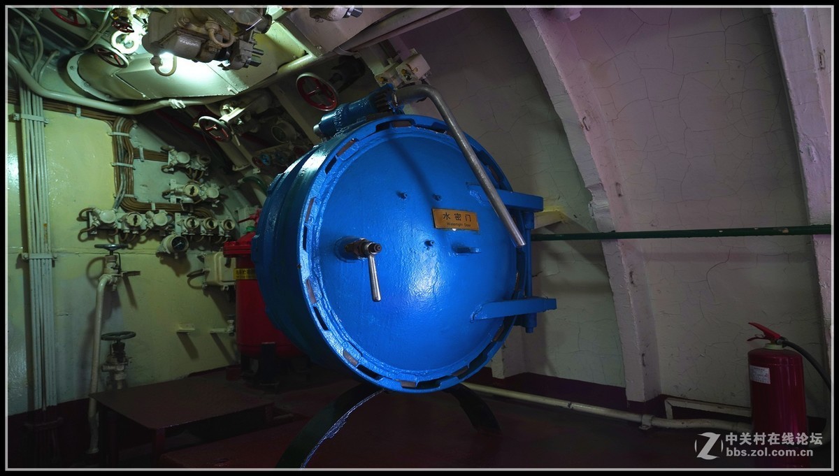 中国第一艘可参观的     旅顺号033型潜艇，