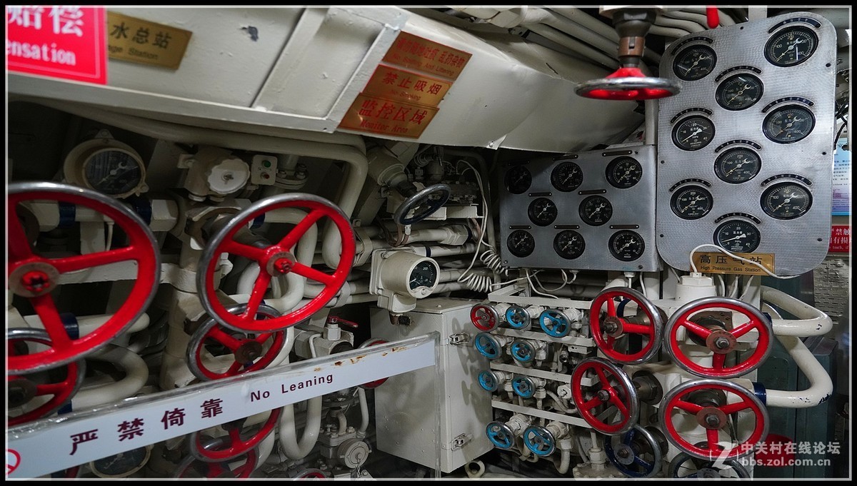 中国第一艘可参观的     旅顺号033型潜艇，