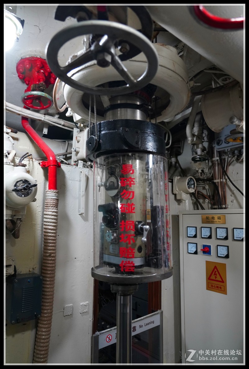 中国第一艘可参观的     旅顺号033型潜艇，