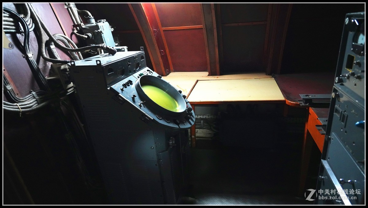 中国第一艘可参观的     旅顺号033型潜艇，