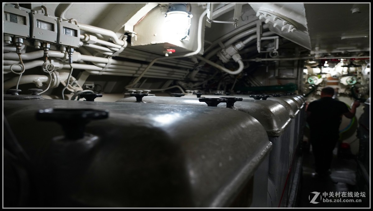 中国第一艘可参观的     旅顺号033型潜艇，