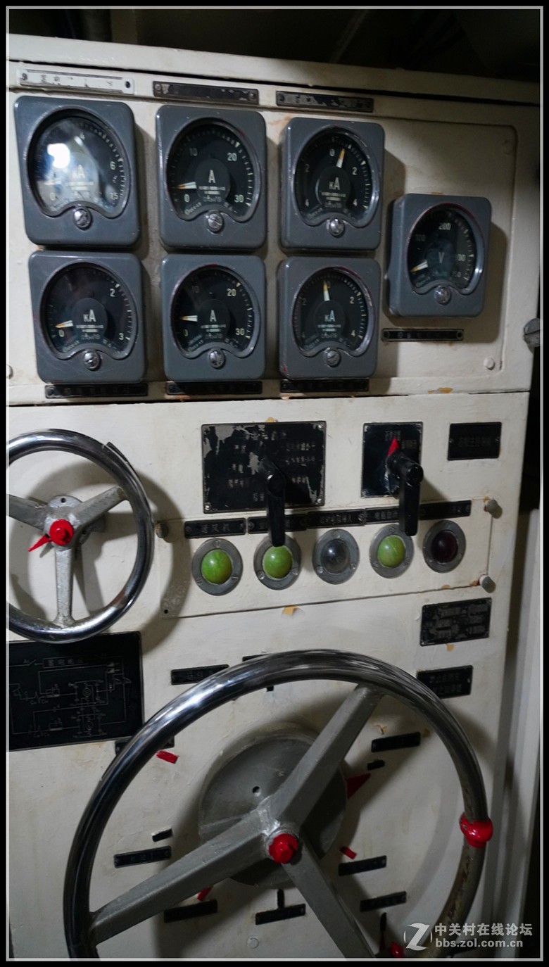 中国第一艘可参观的     旅顺号033型潜艇，