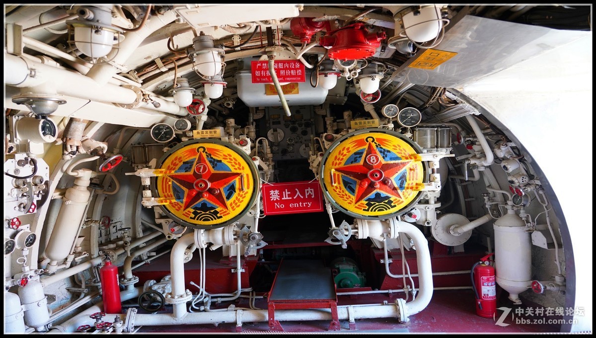 中国第一艘可参观的     旅顺号033型潜艇，