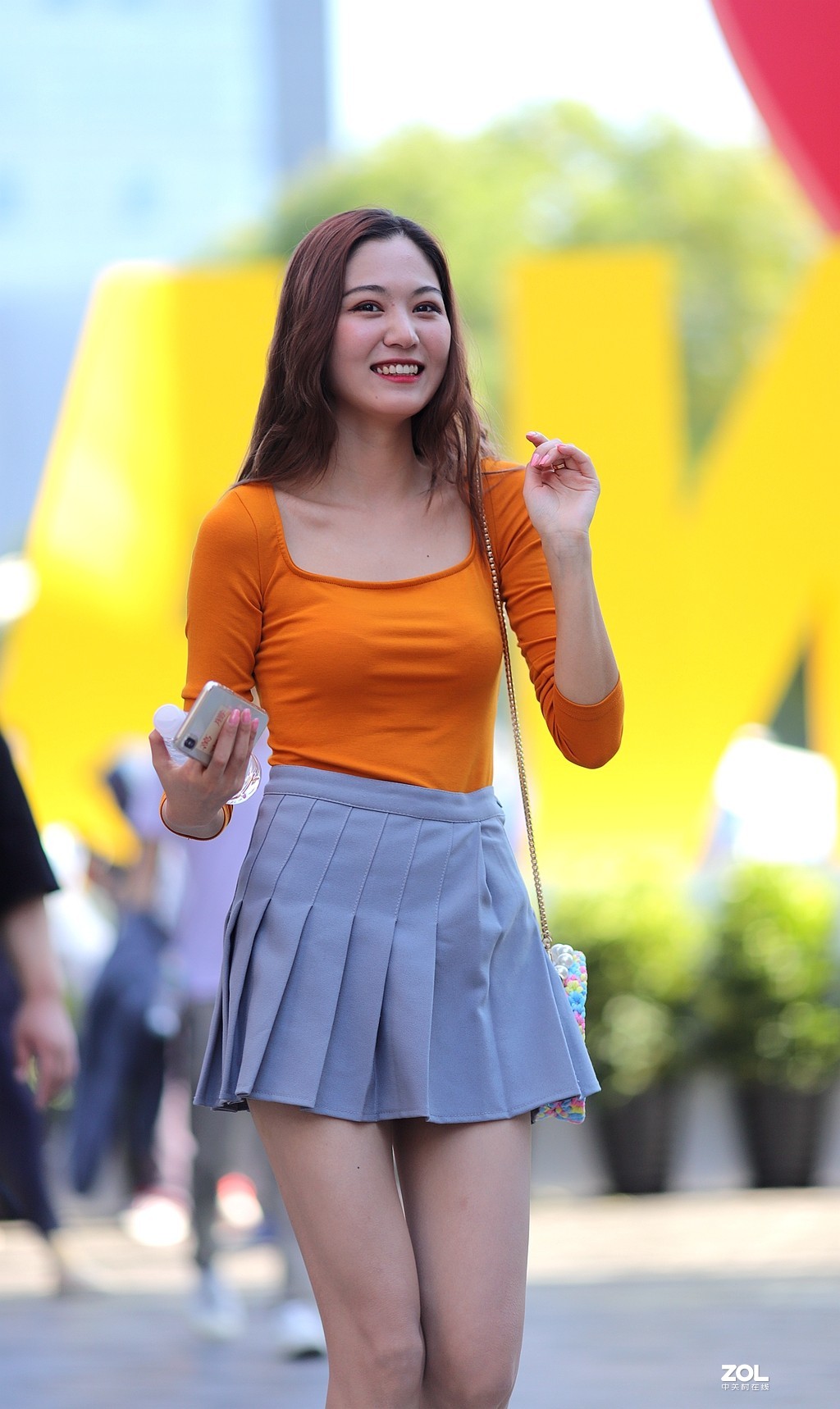 漂亮的百褶裙小妹