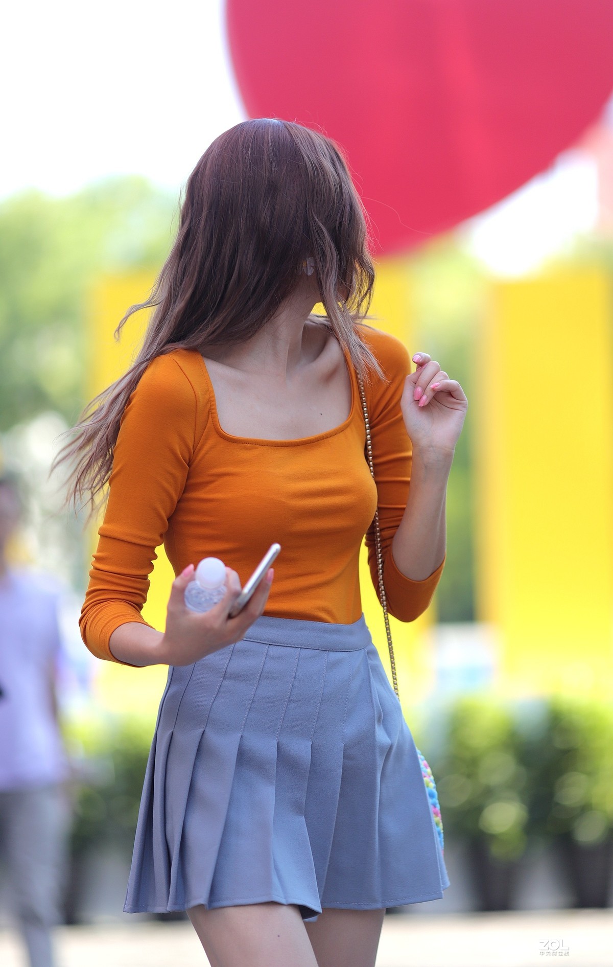 漂亮的百褶裙小妹