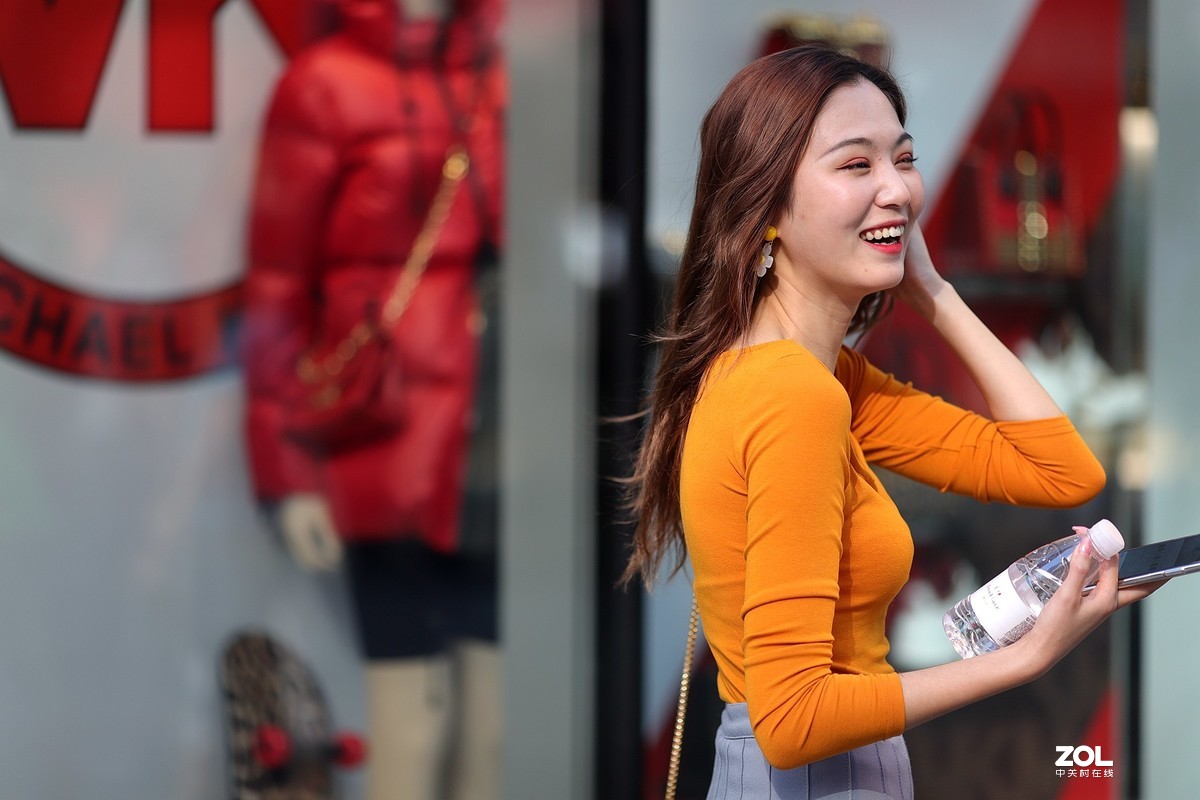 漂亮的百褶裙小妹