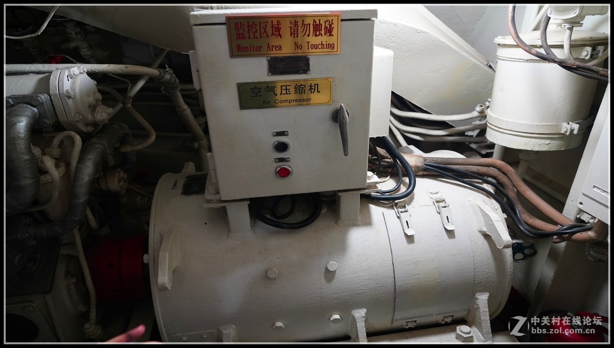 中国第一艘可参观的     旅顺号033型潜艇，