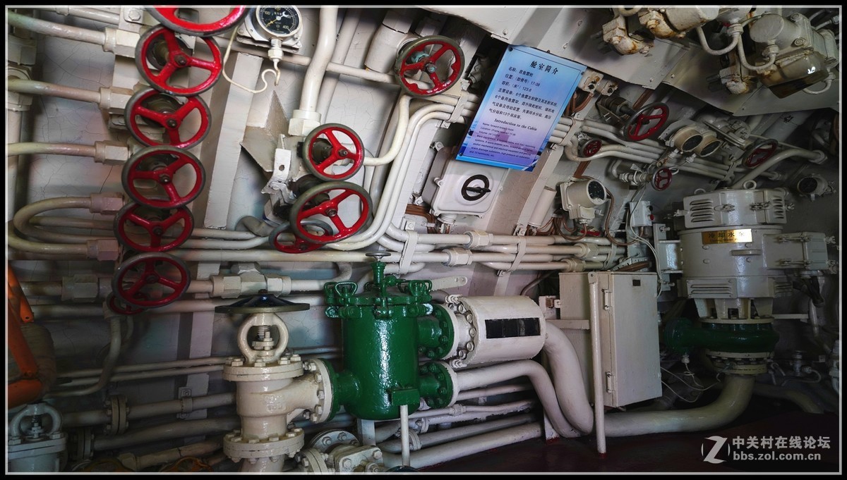 中国第一艘可参观的     旅顺号033型潜艇，