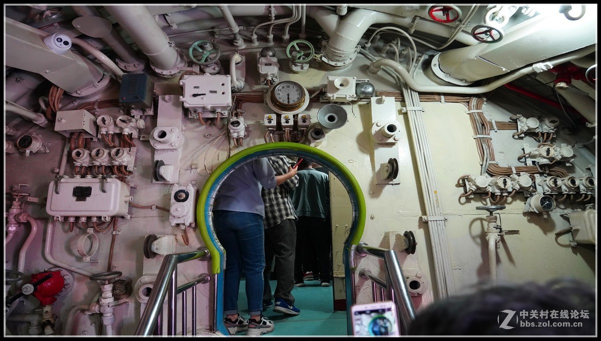 中国第一艘可参观的     旅顺号033型潜艇，