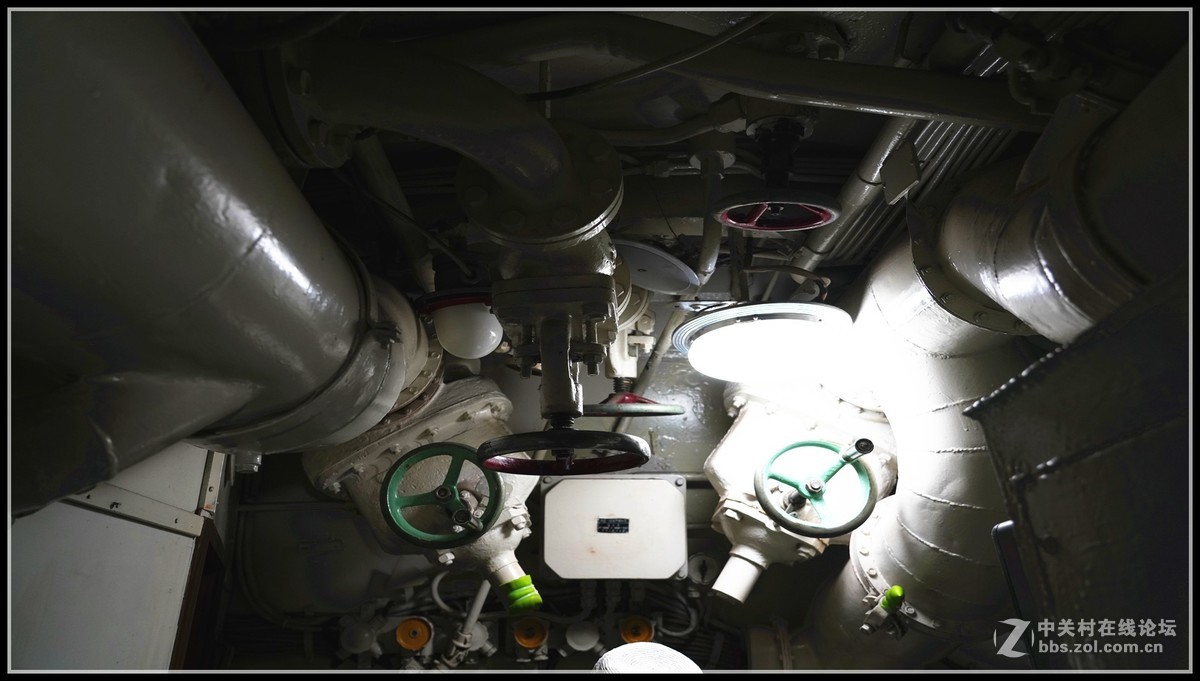 中国第一艘可参观的     旅顺号033型潜艇，