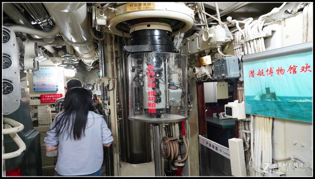 中国第一艘可参观的     旅顺号033型潜艇，