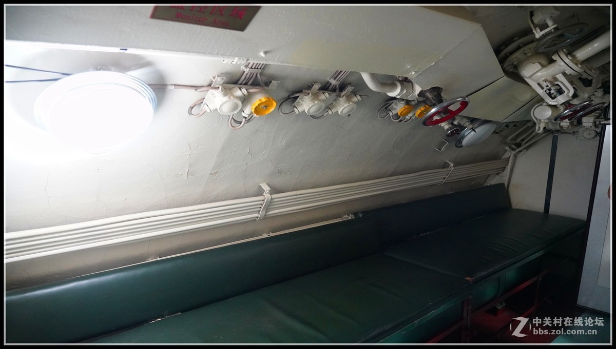 中国第一艘可参观的     旅顺号033型潜艇，