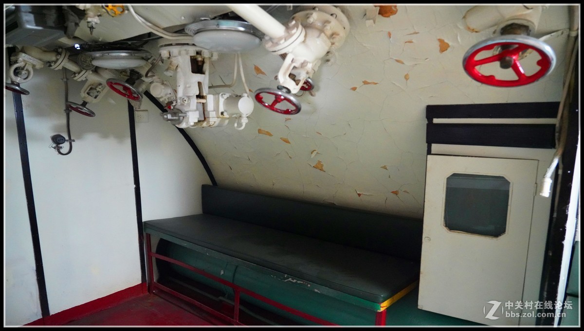 中国第一艘可参观的     旅顺号033型潜艇，