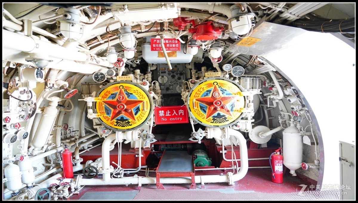 中国第一艘可参观的     旅顺号033型潜艇，