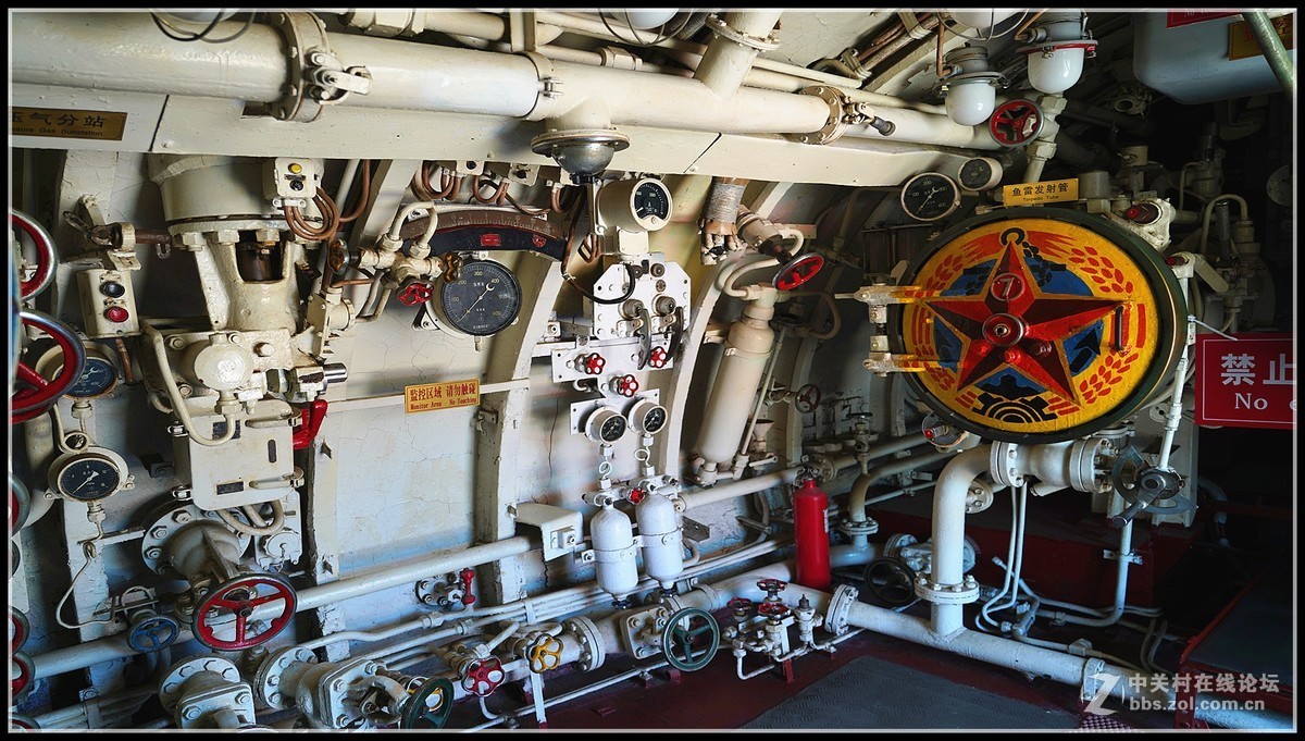 中国第一艘可参观的     旅顺号033型潜艇，