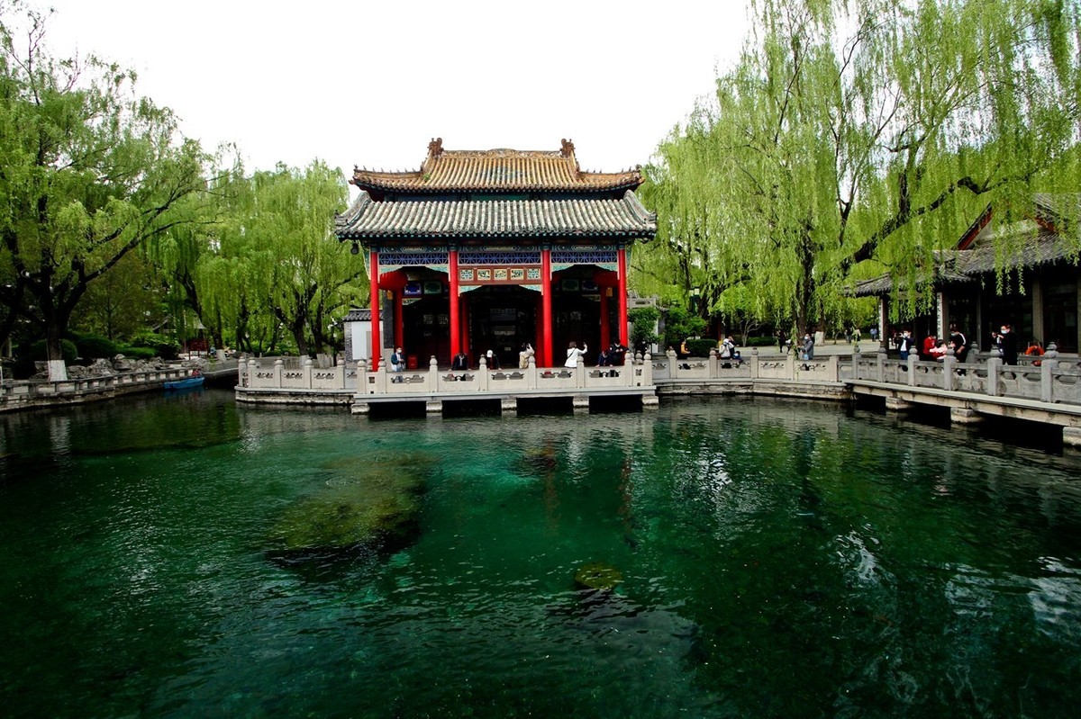 趵突泉春来泉水绿如蓝