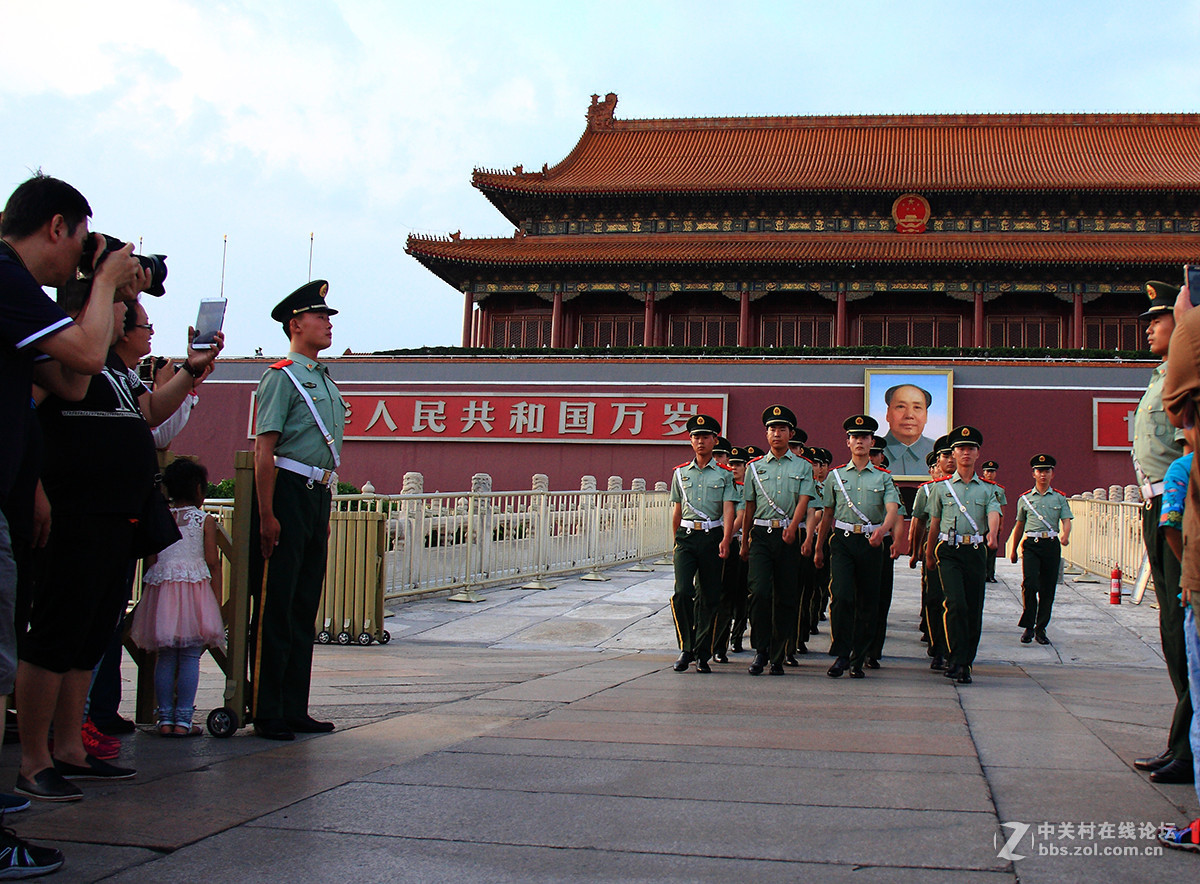 DUUK镜下的国家大剧院和广场