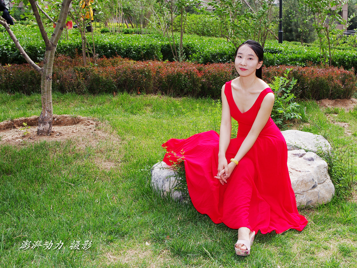 丽景长安红衣美女小玉一