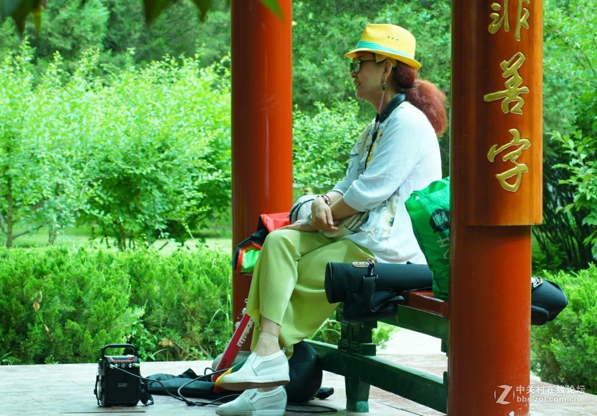 索尼A580+美能达75——300老头