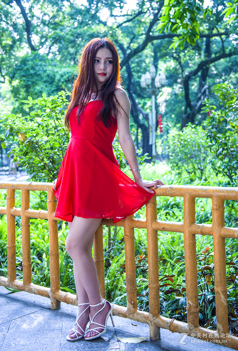 人像习作之三红衣少女