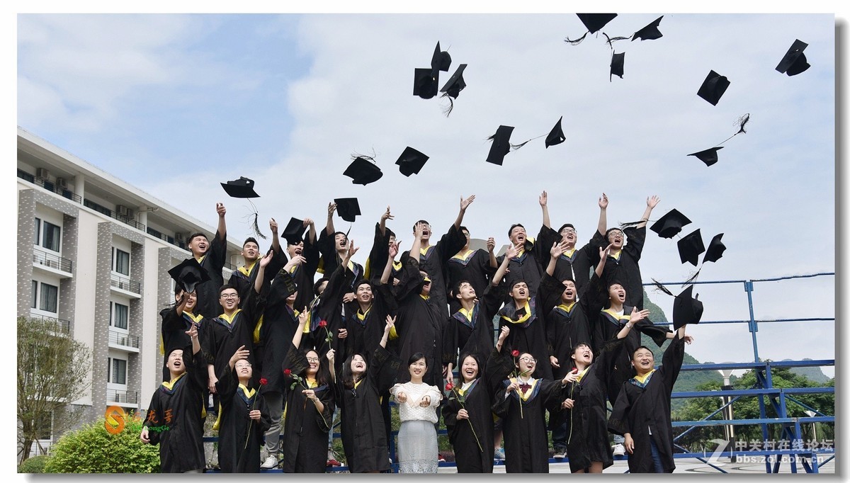 毕业啦！毕业啦......啦.......啦啦