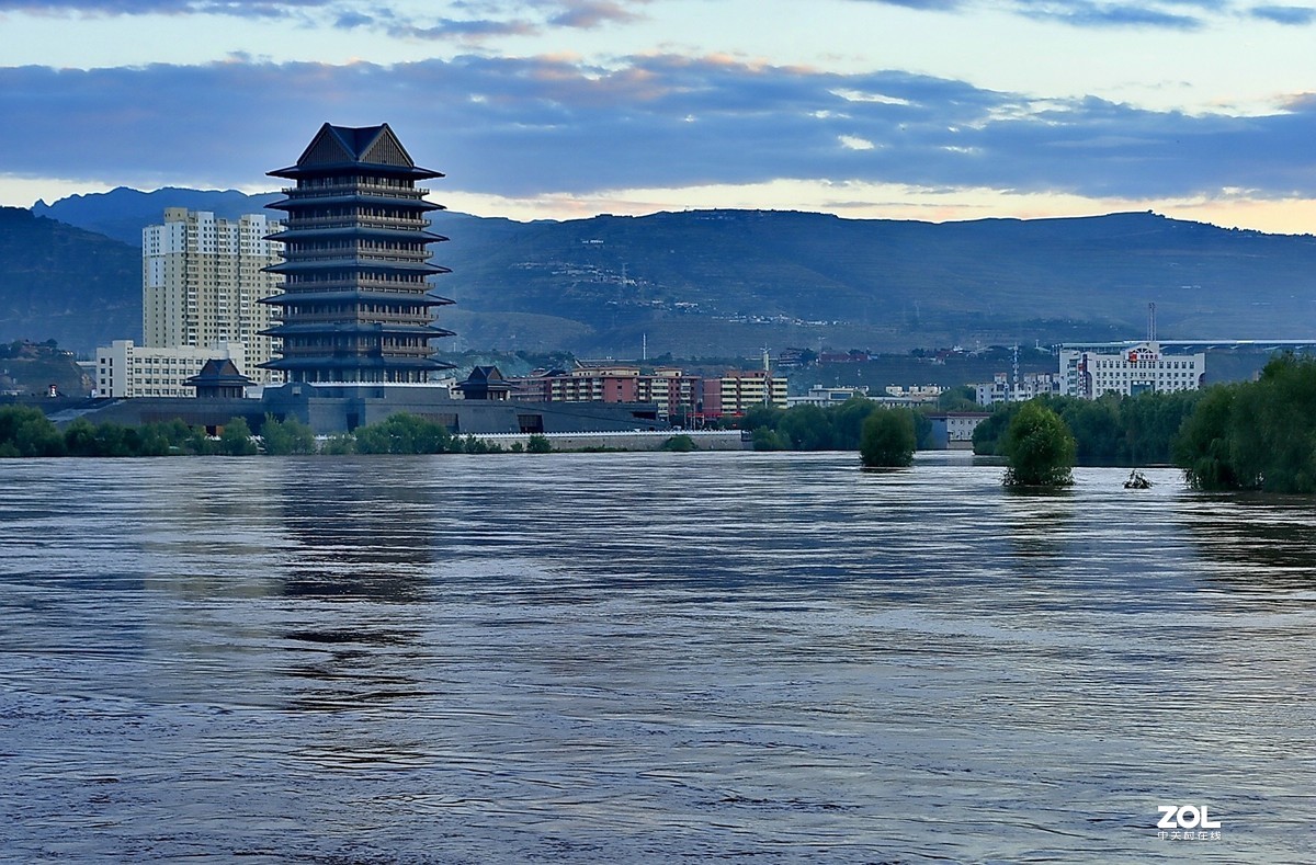 黄河发大水满满的河景