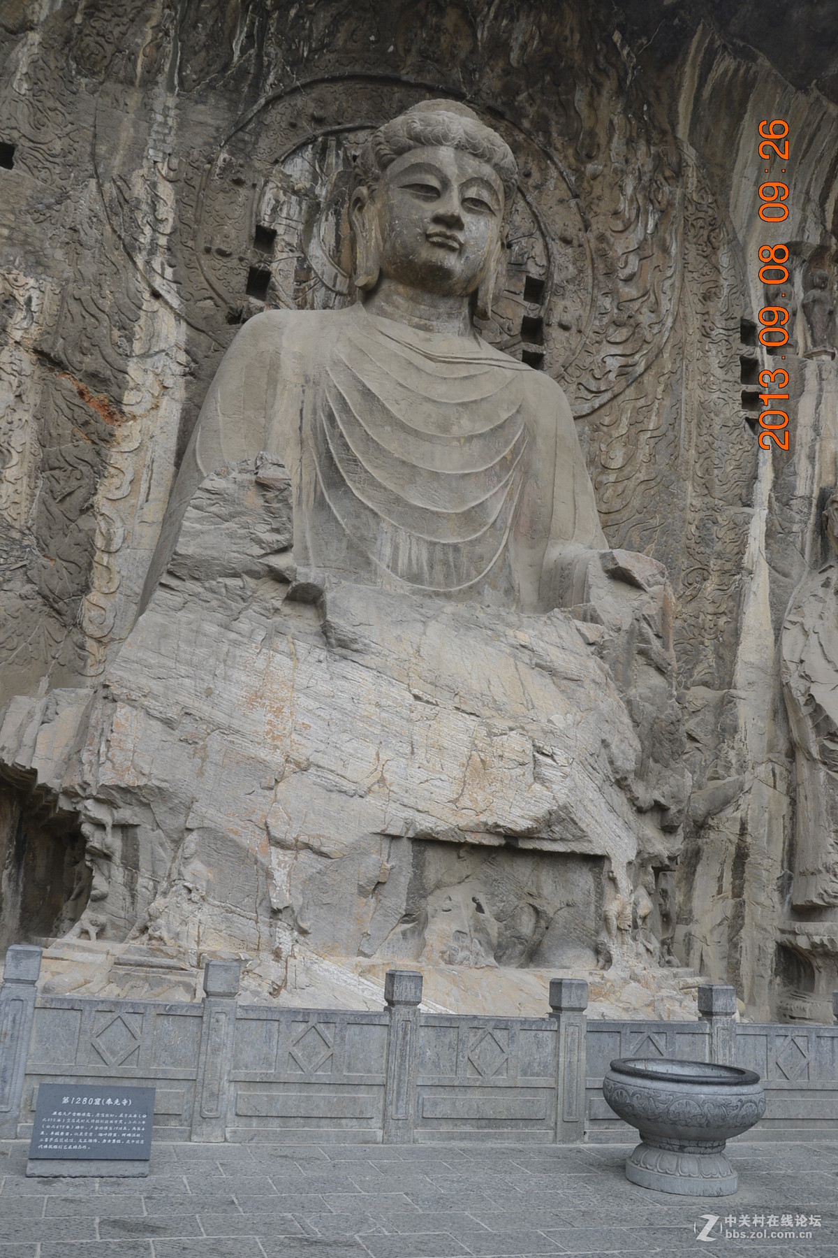 洛阳龙门石窟卢舍那大佛像龛