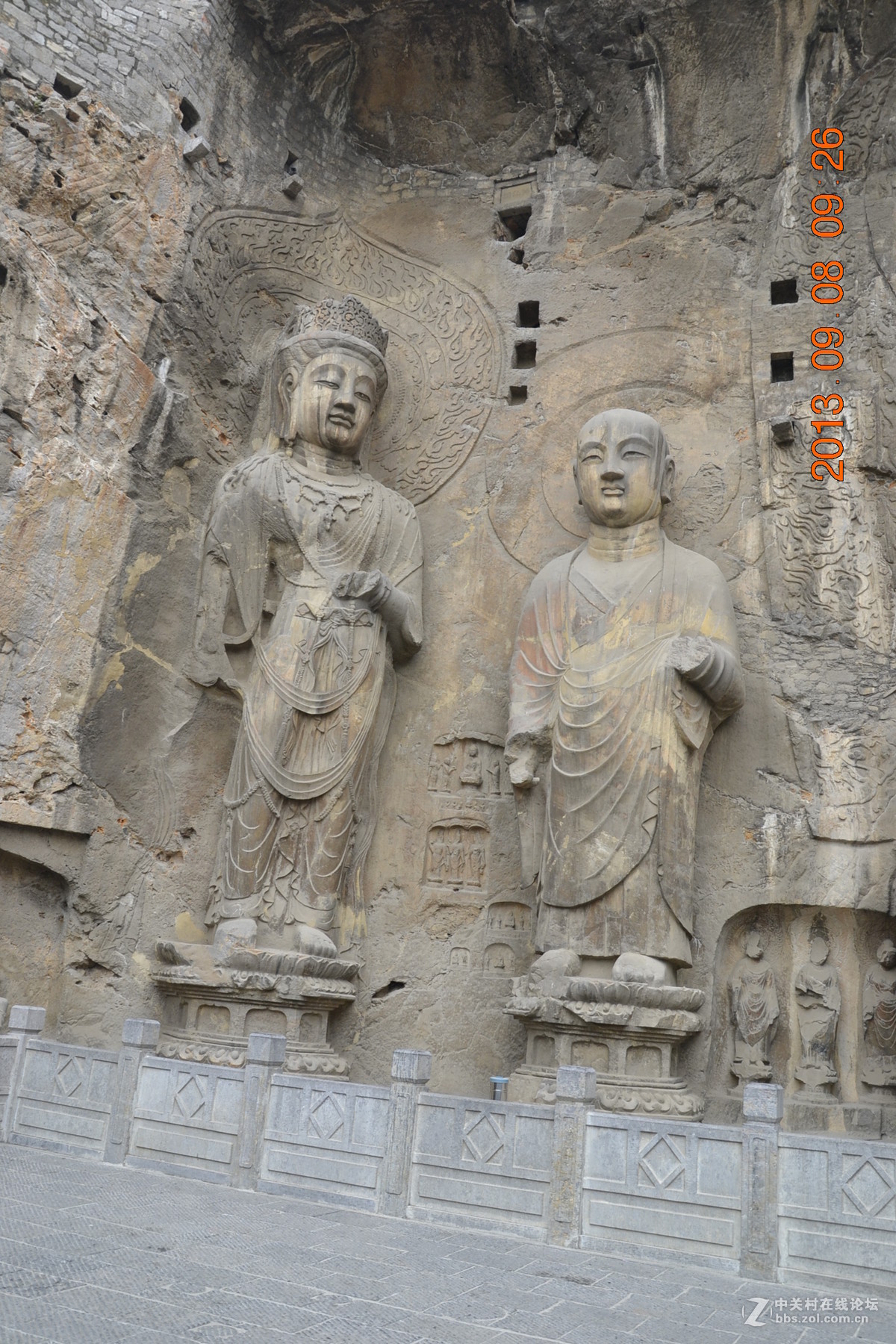 洛阳龙门石窟卢舍那大佛像龛