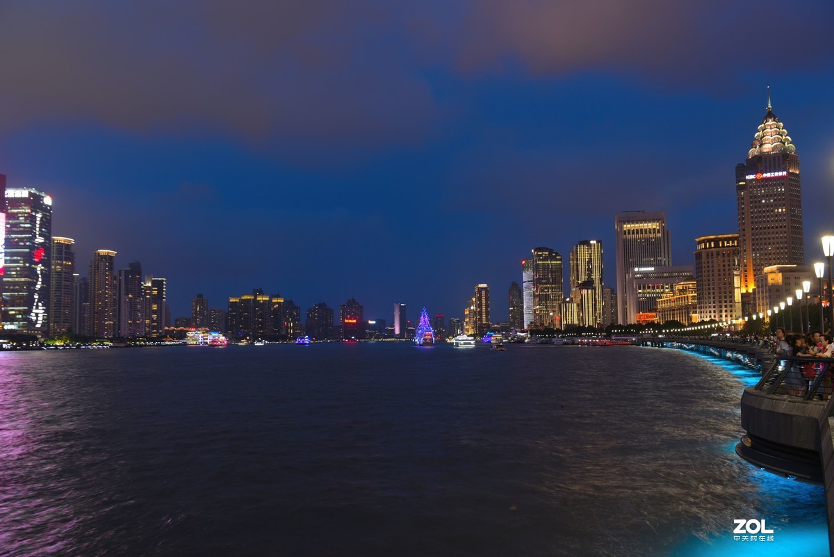 上海外滩夜景。