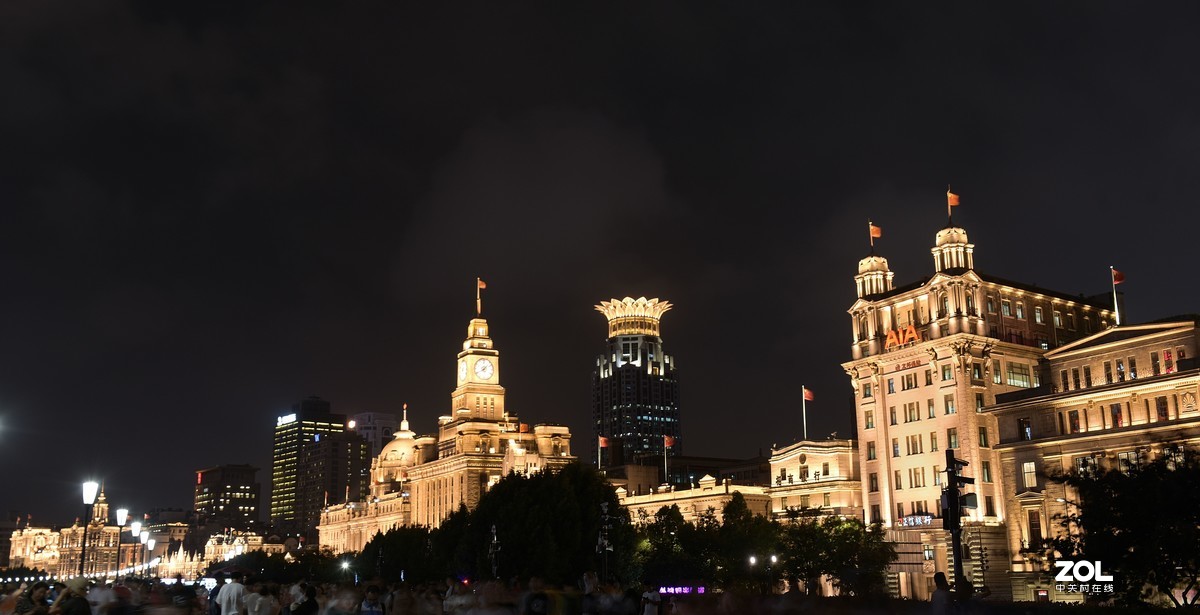 上海外滩夜景。
