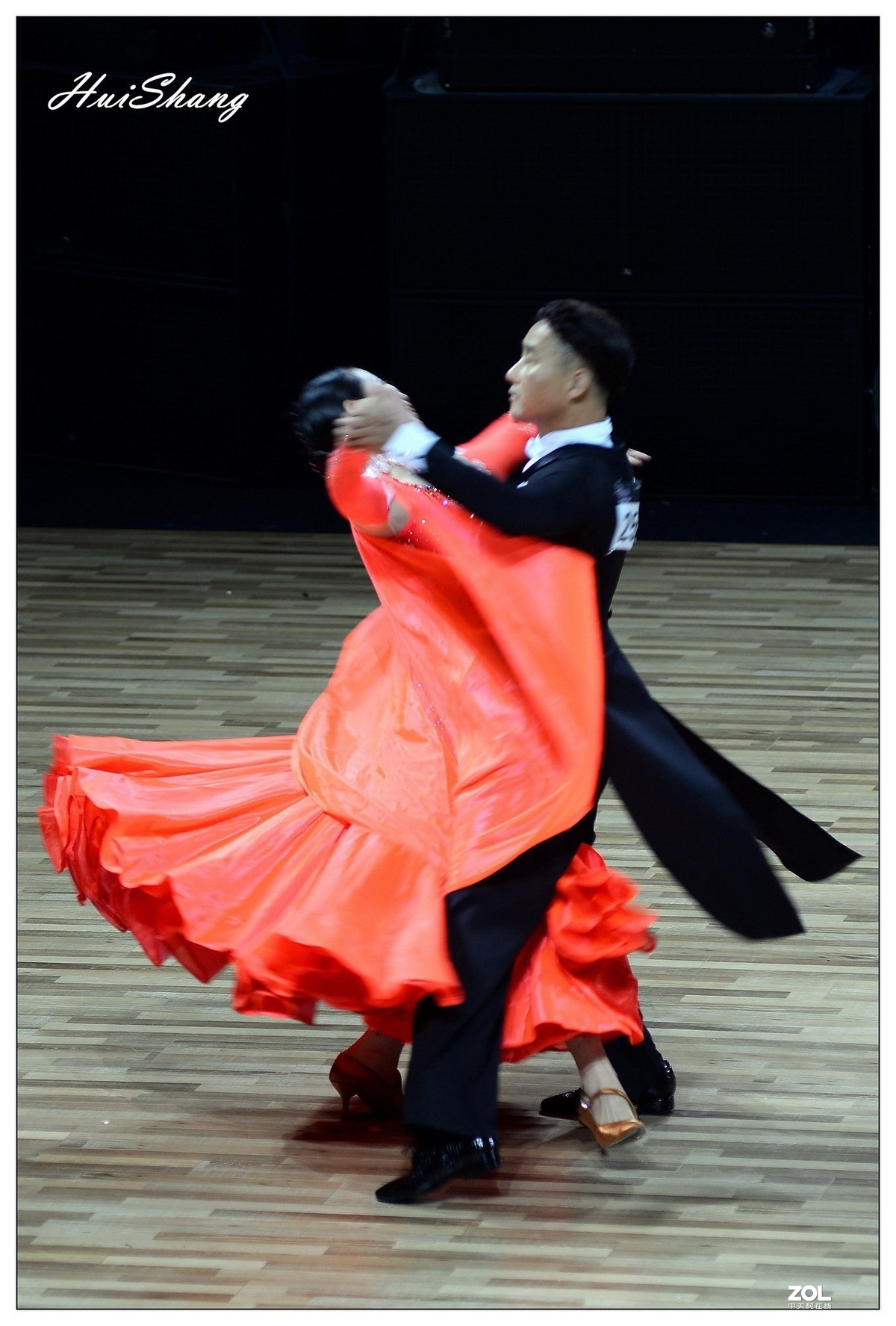 舞池魅影——试用慢速拍摄的舞蹈动感