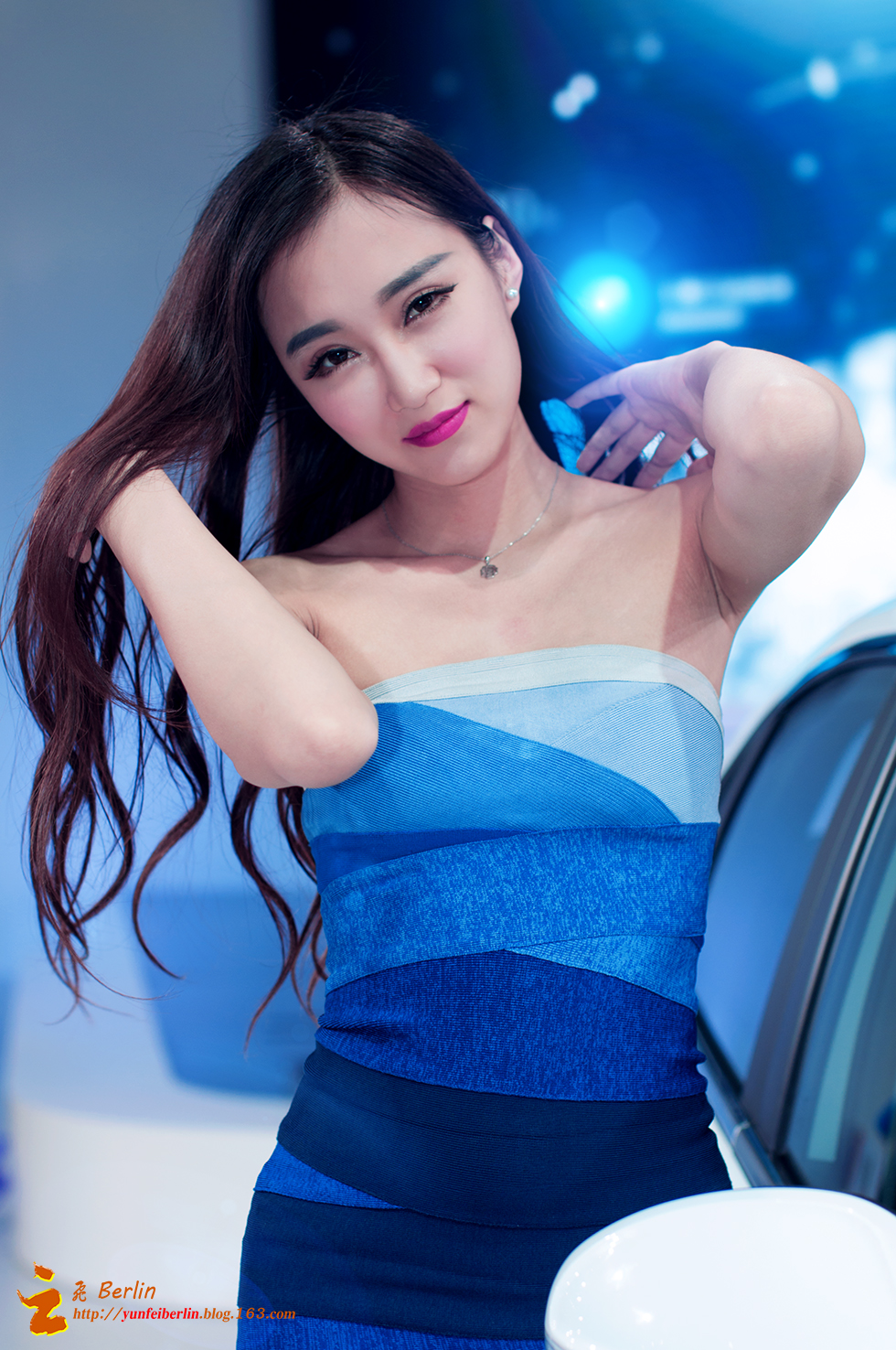 2015春南京国际车展上的新面孔北京美女小乔