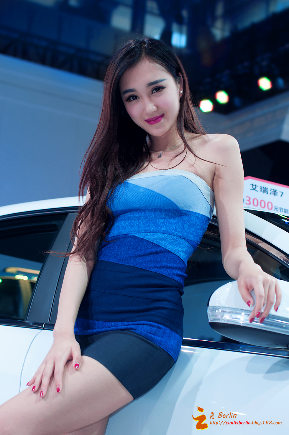 2015春南京国际车展上的新面孔北京美女小乔