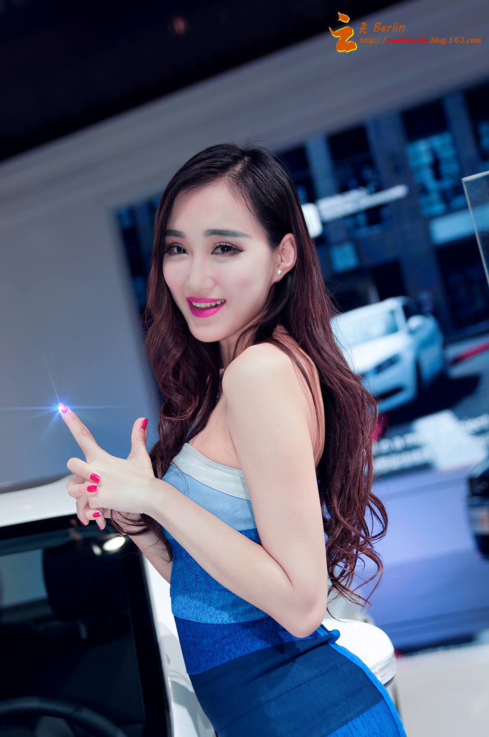 2015春南京国际车展上的新面孔北京美女小乔