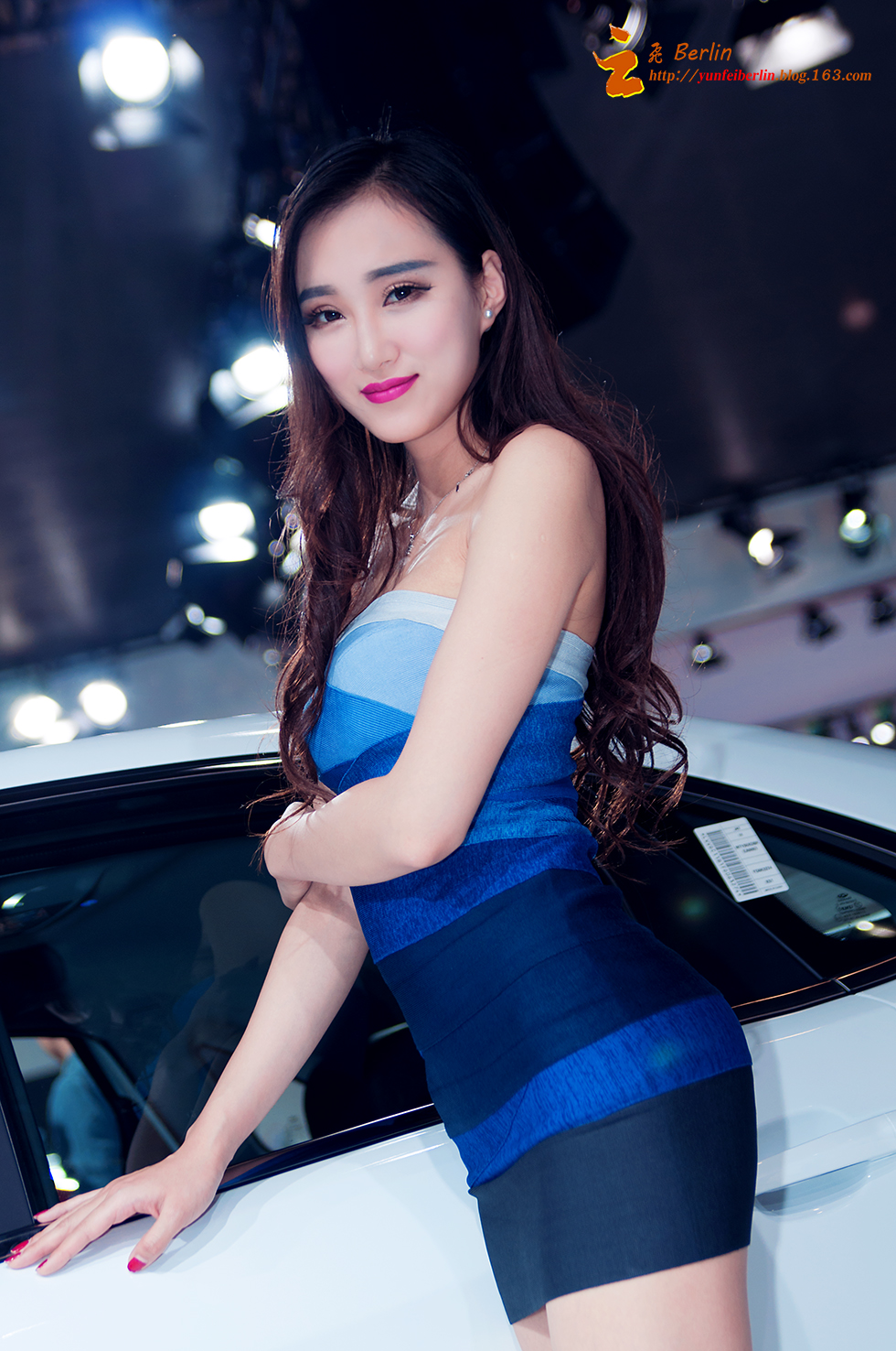 2015春南京国际车展上的新面孔北京美女小乔