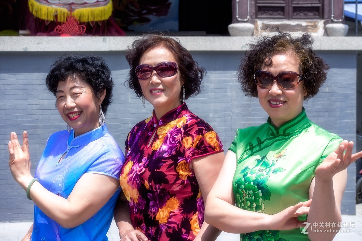 三林庙会抓拍祝星空(中国)上的师友五一节快乐