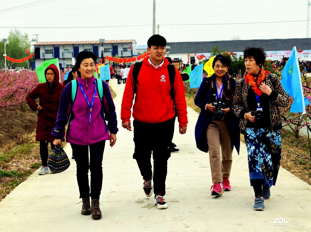 尼克尓24一120鏡头抓拍