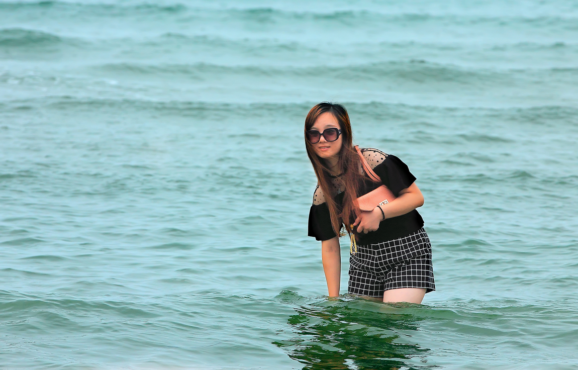 那年在海水浴场抓拍的美女热闹片又整理了几张好像要回复可见哈哈