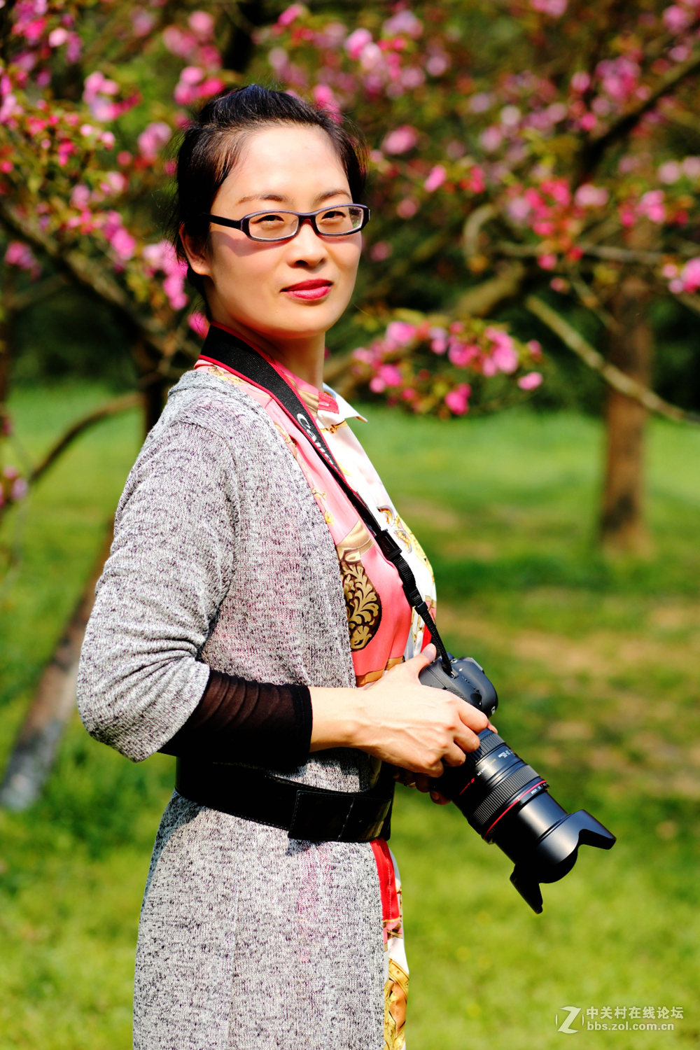 用佳能ef85mmf18usm镜头拍几张人像请各师友们多指正