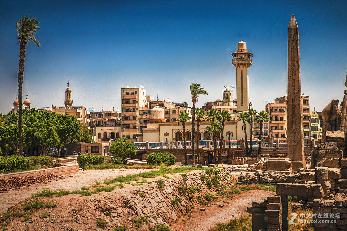 外观气势恢宏的卢克索神庙