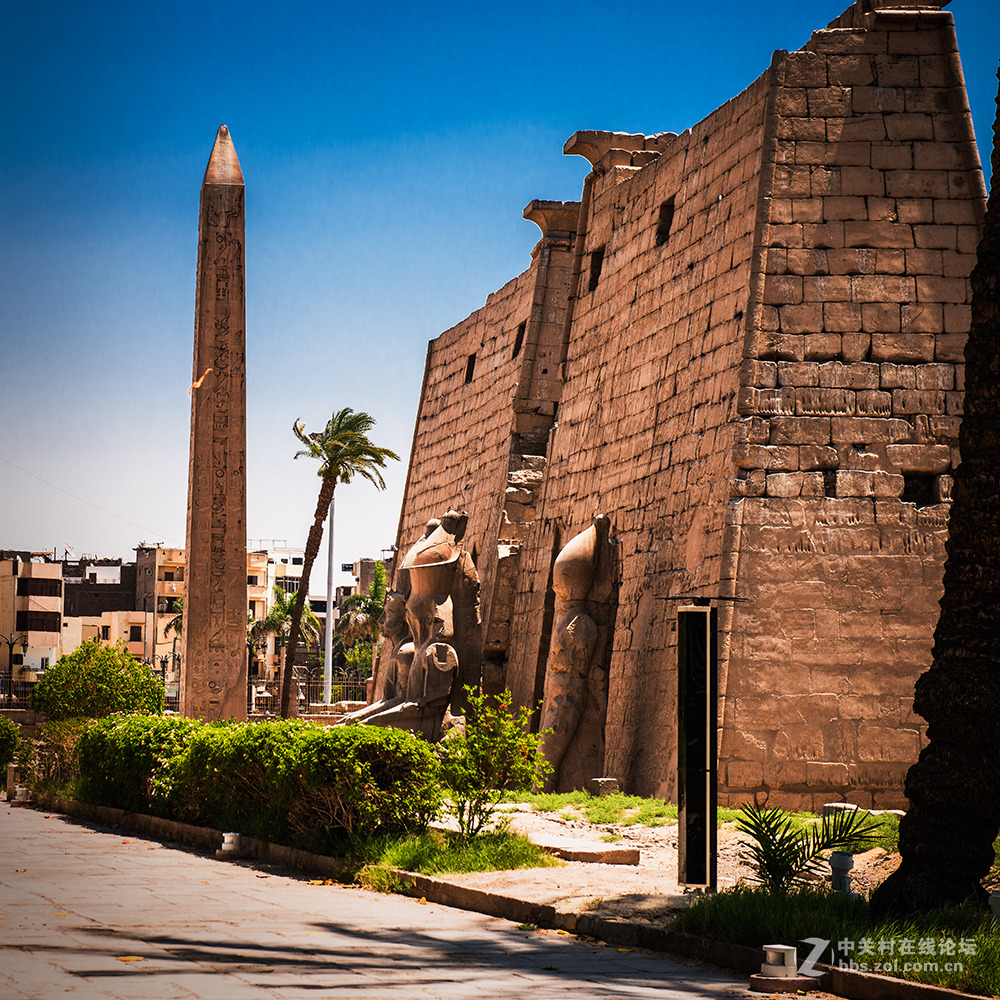 外观气势恢宏的卢克索神庙