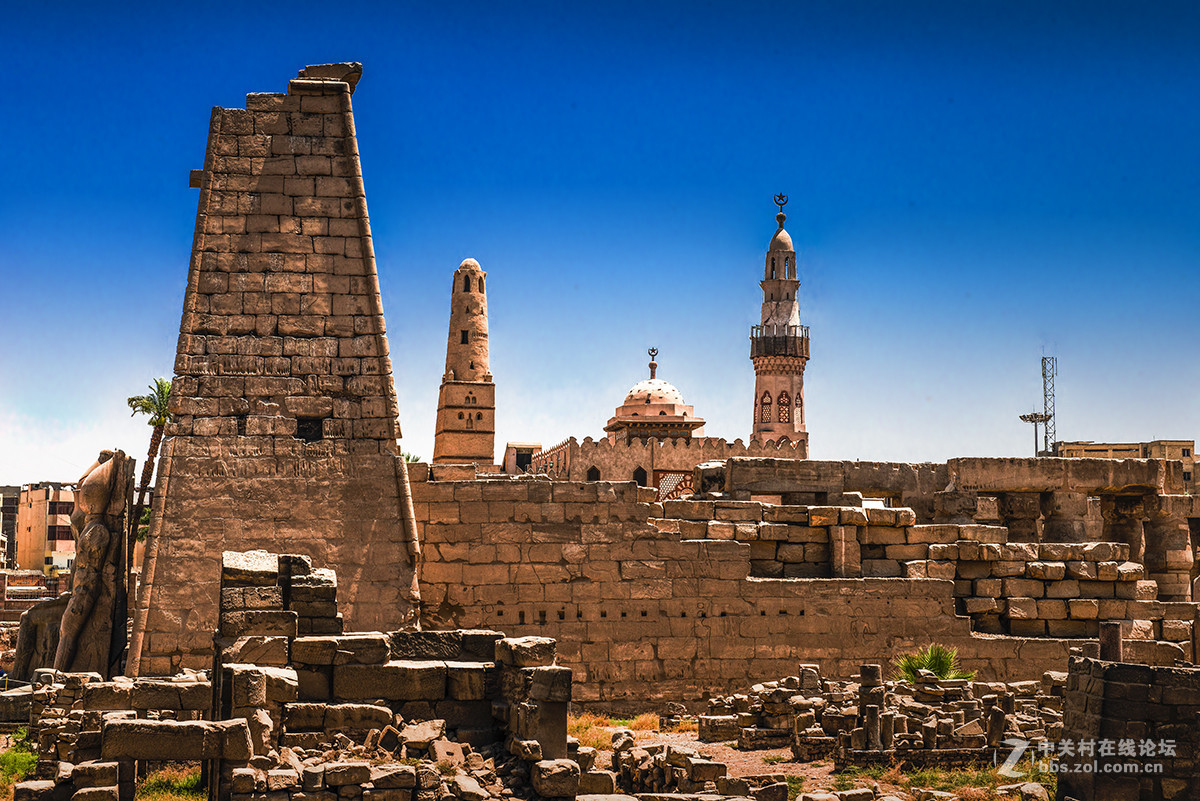 外观气势恢宏的卢克索神庙