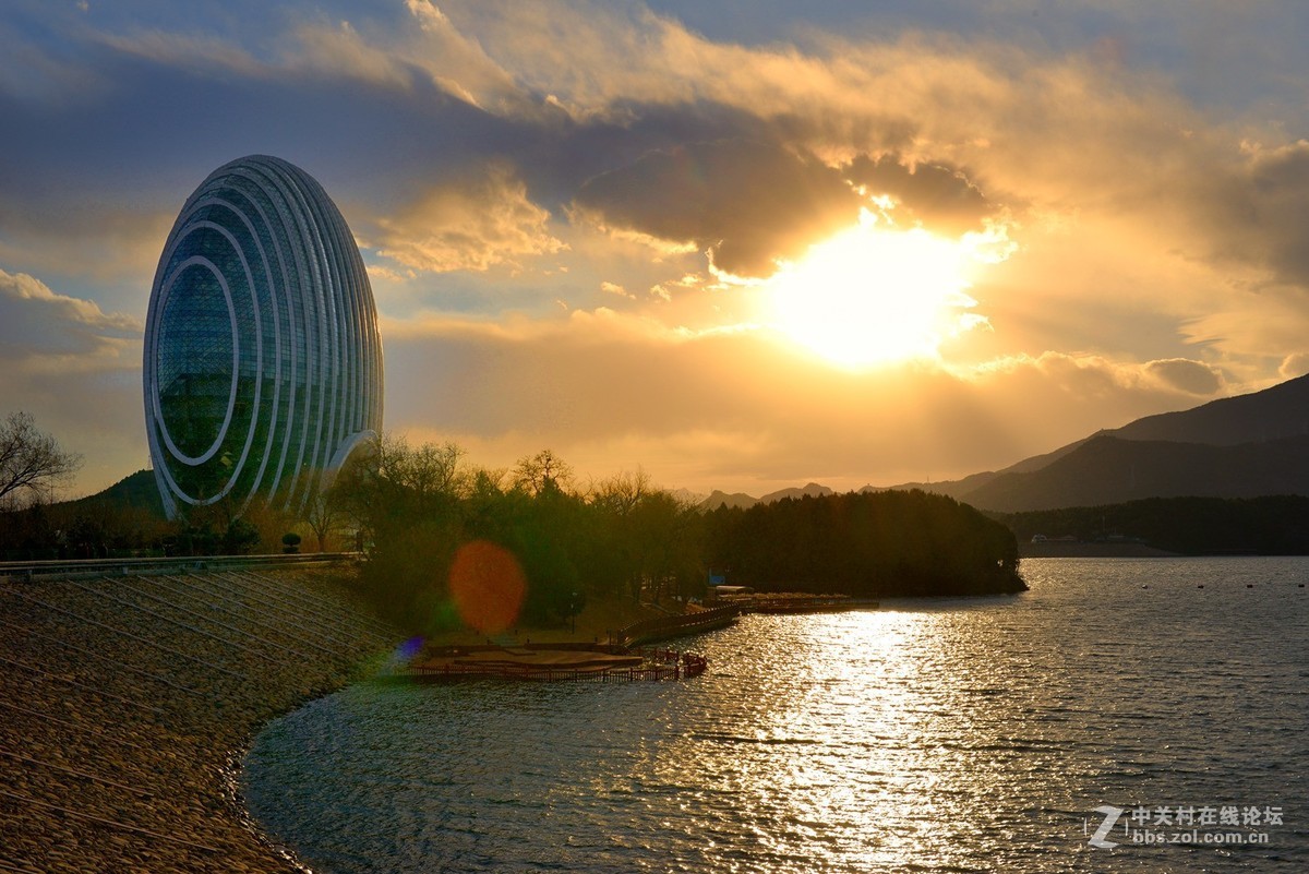 傍晚的雁栖湖