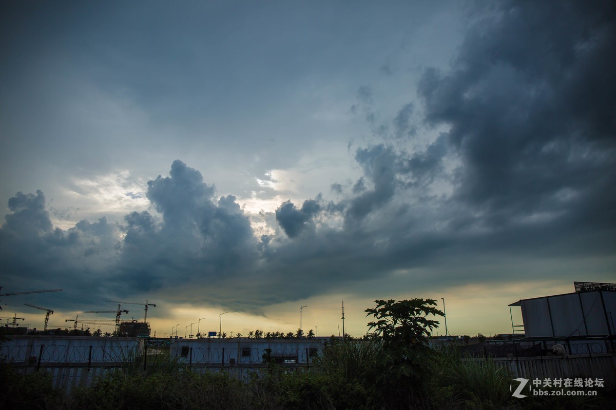 乌云密布琼州海峡