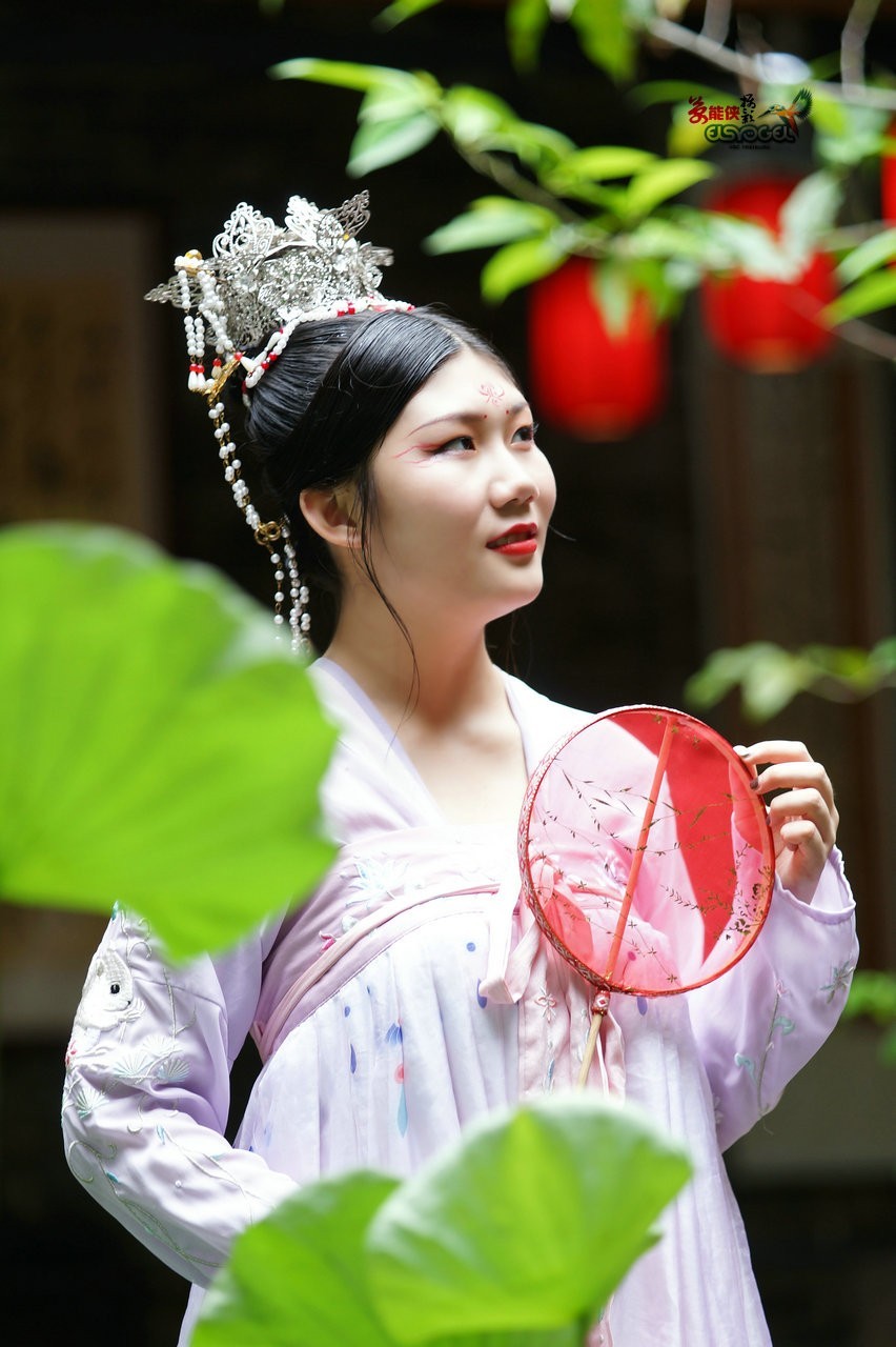 特朗普没爱上白宫保洁，，，但中文在线旗下短剧平台真摊上事了