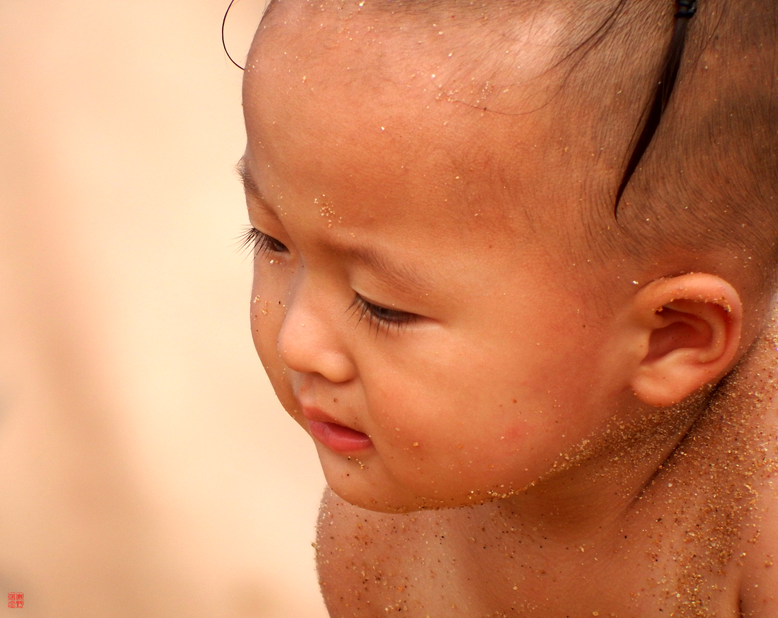 海滩小男孩儿