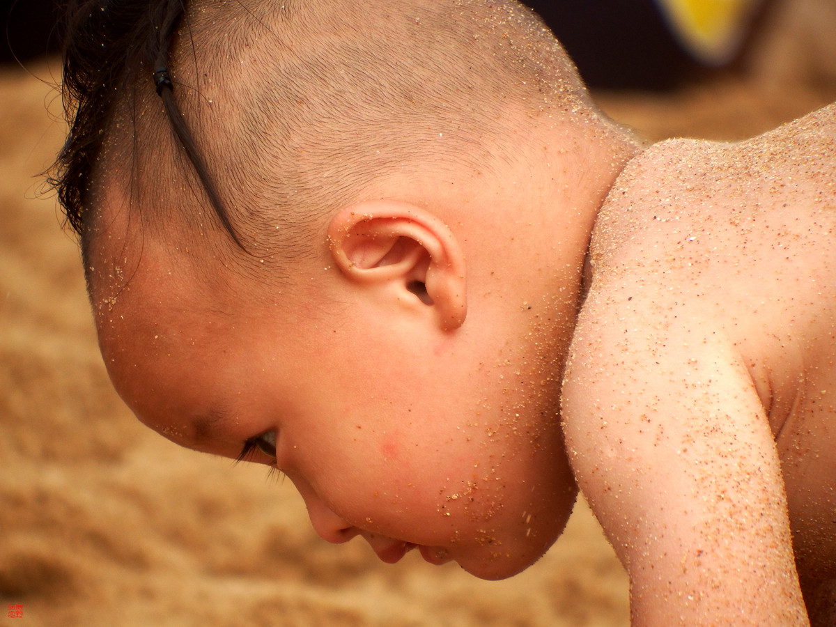 海滩小男孩儿