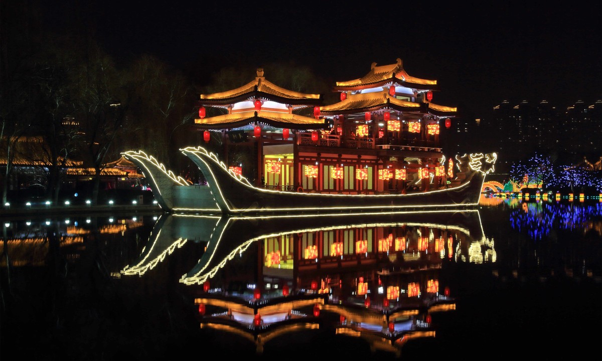 静美迷人的西安大唐芙蓉园夜景