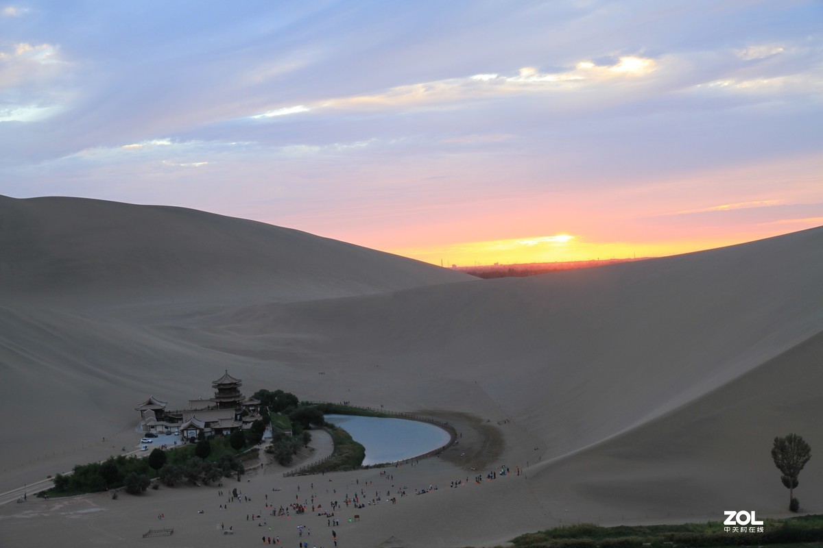 敦煌鸣沙山月牙泉掠影